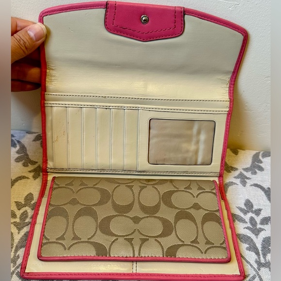 Beautiful Coach Pink & Tan Wallet - Picture 3 of 6